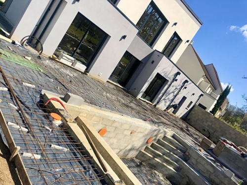 travaux-maconnerie-exterieur-creation-d'une-piscine-dans-yvelines-terrasse-moderne-essonnes-78